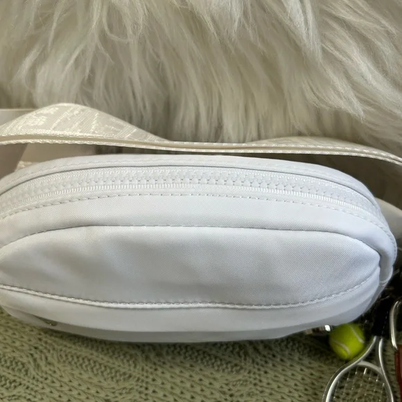 Macy’s Steve Madden White Crossbody Belt Bag with Charm Keychain - Picture 4 of 10